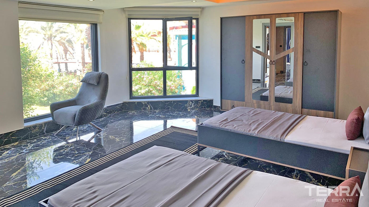 Alanya Konaklı'da Denize Sıfır Tamamen Yenilenmiş Villa - 55898