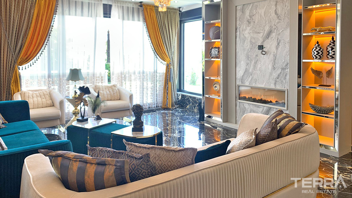 Alanya Konaklı'da Denize Sıfır Tamamen Yenilenmiş Villa - 55899