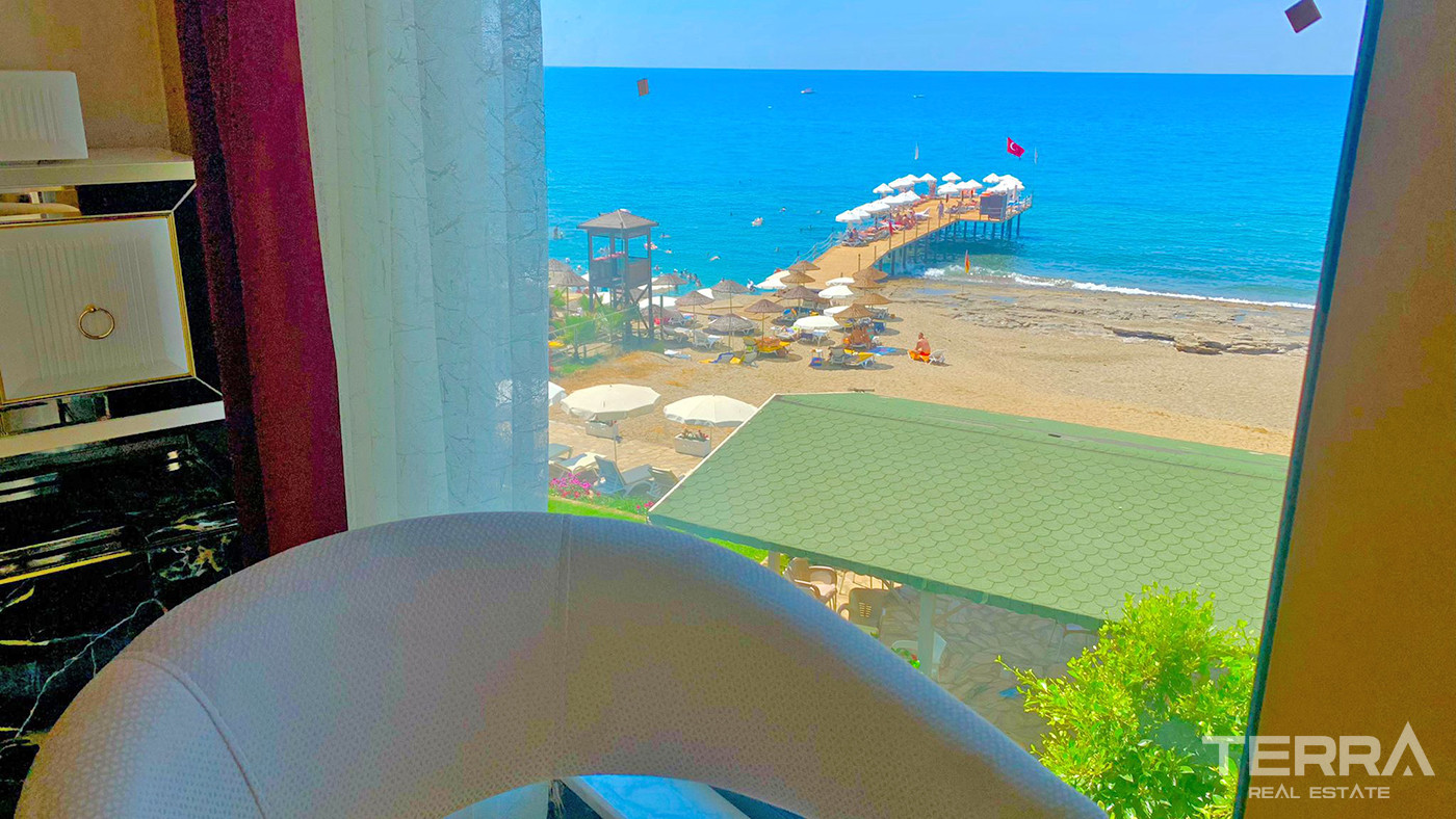 Alanya Konaklı'da Denize Sıfır Tamamen Yenilenmiş Villa - 55904
