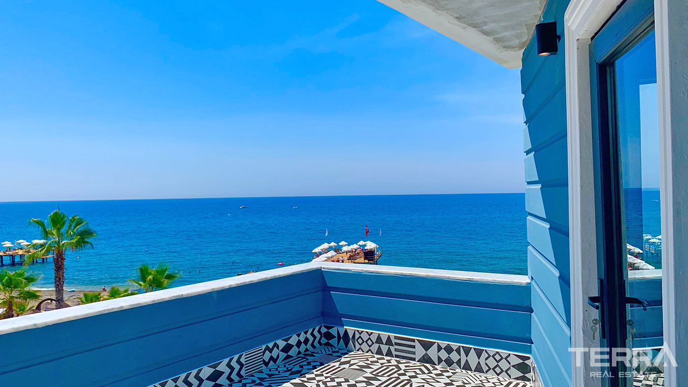 Alanya Konaklı'da Denize Sıfır Tamamen Yenilenmiş Villa - 55917
