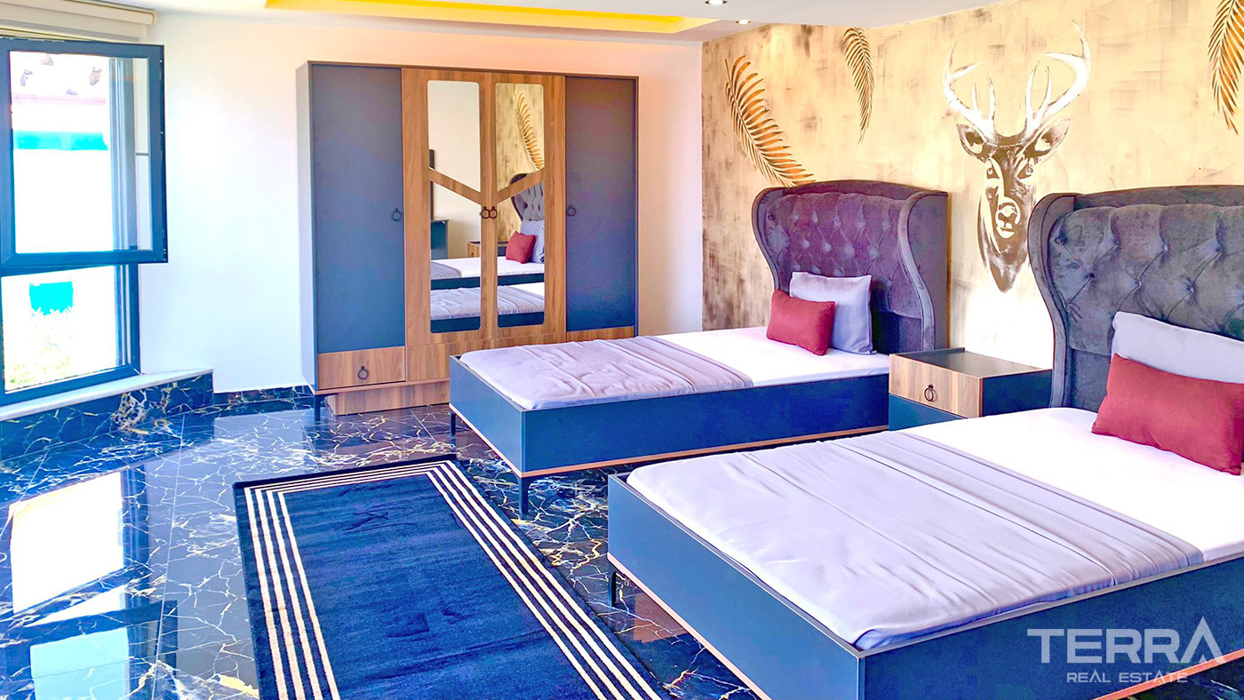 Alanya Konaklı'da Denize Sıfır Tamamen Yenilenmiş Villa - 55921