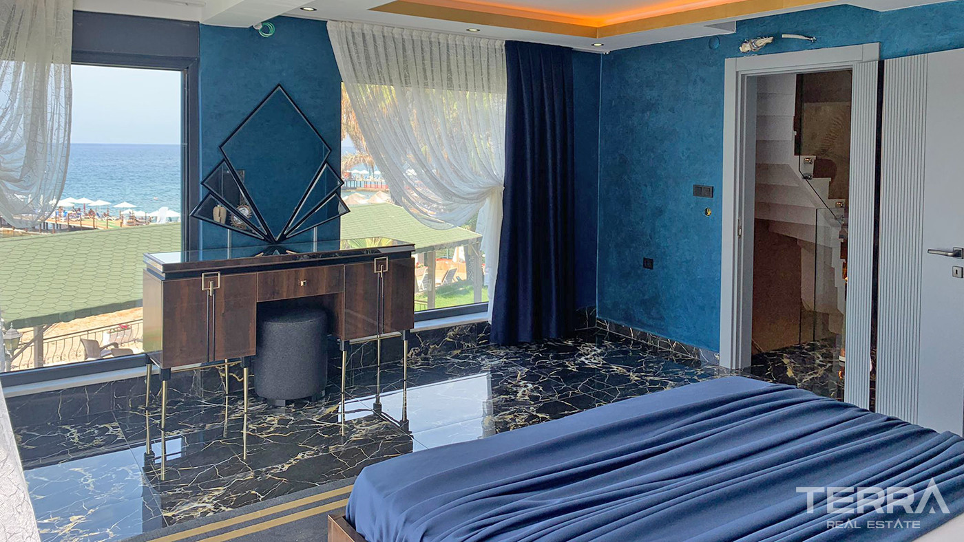 Alanya Konaklı'da Denize Sıfır Tamamen Yenilenmiş Villa - 55922