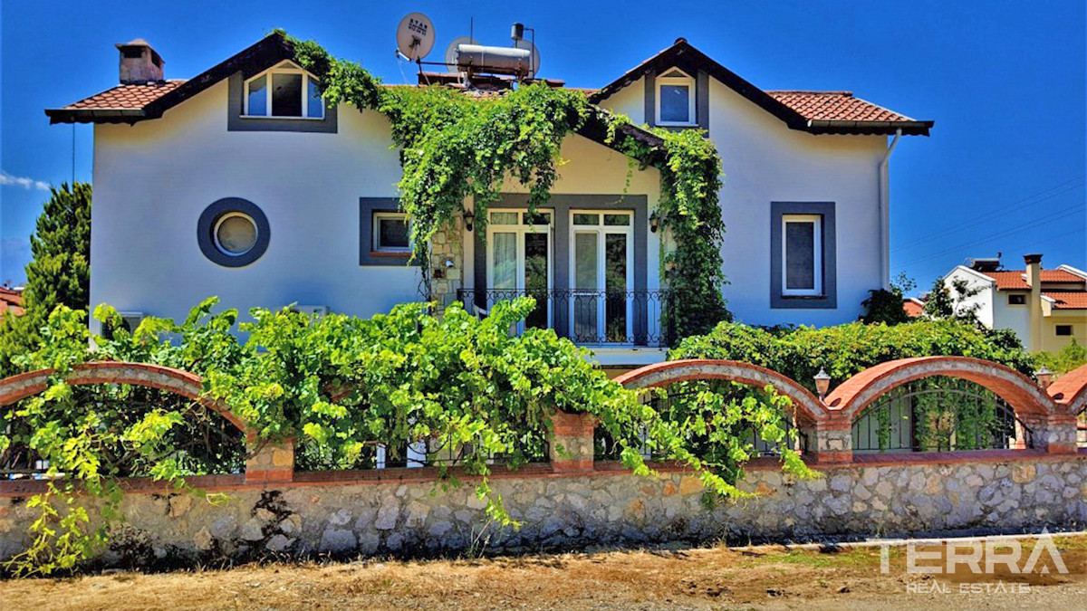 Resale Villa with Swimming Pool and Furniture in Fethiye, Çalış - 55933