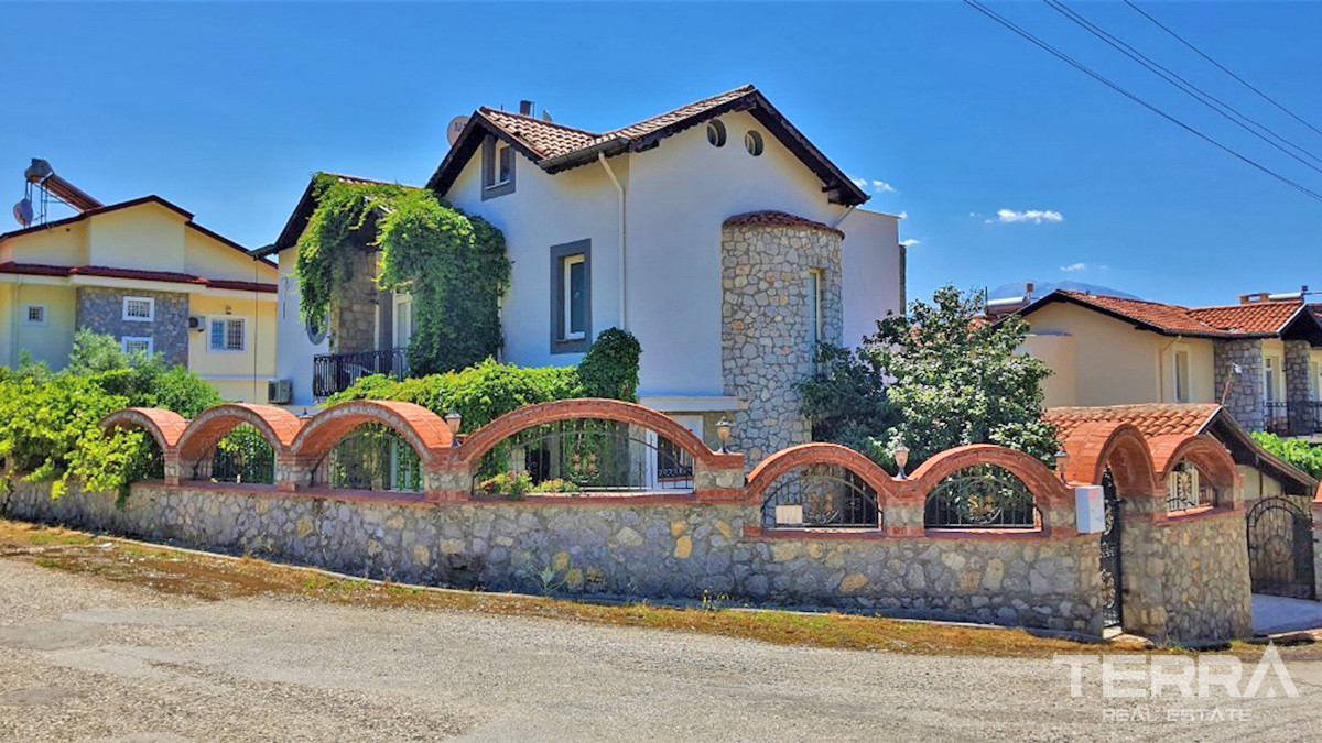 Resale Villa with Swimming Pool and Furniture in Fethiye, Çalış - 55934