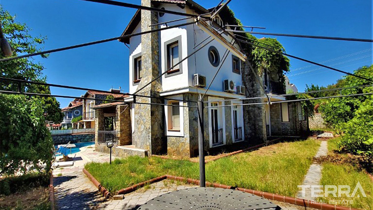 Resale Villa with Swimming Pool and Furniture in Fethiye, Çalış - 55935