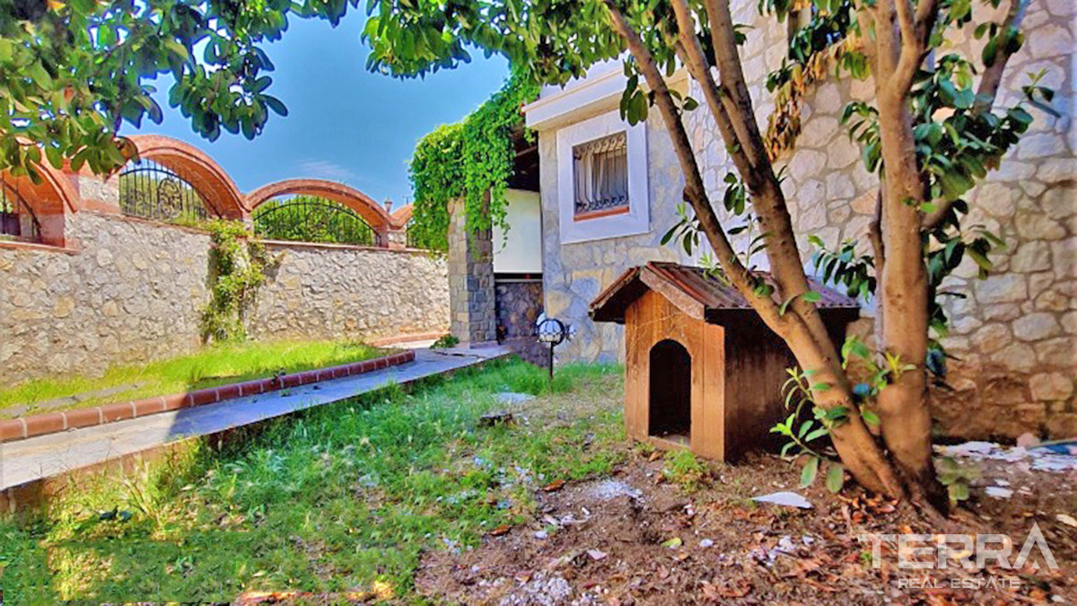 Resale Villa with Swimming Pool and Furniture in Fethiye, Çalış - 55939
