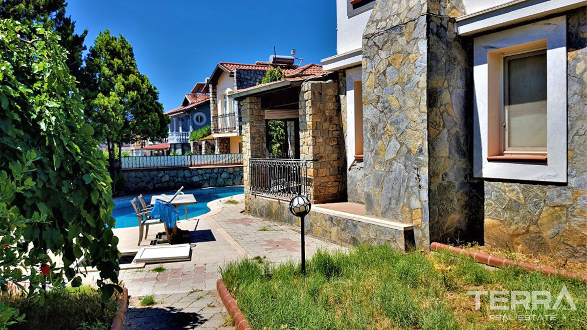 Resale Villa with Swimming Pool and Furniture in Fethiye, Çalış - 55941