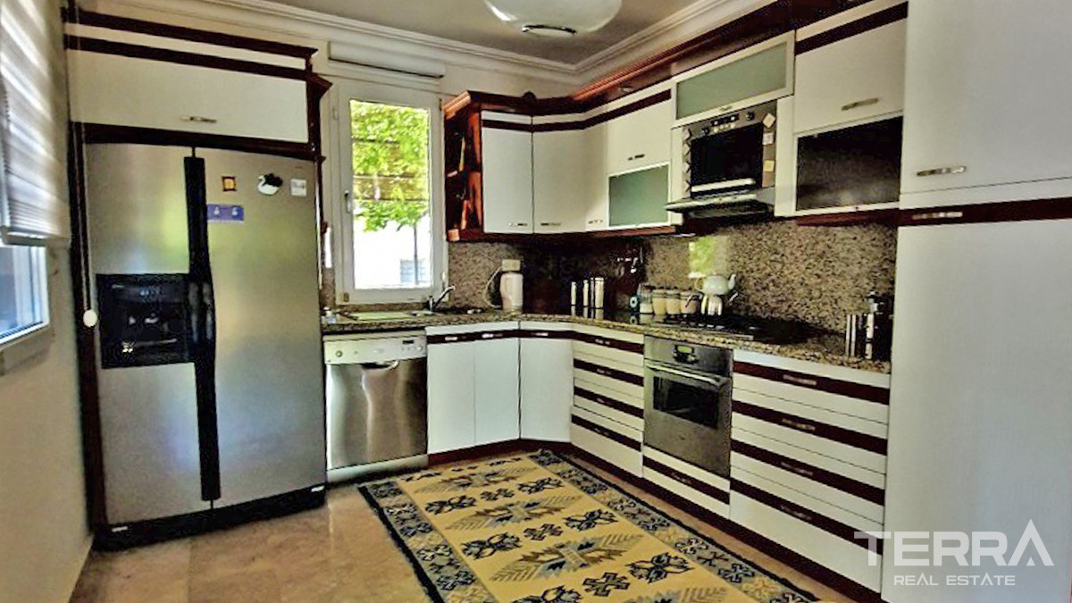Resale Villa with Swimming Pool and Furniture in Fethiye, Çalış - 55943