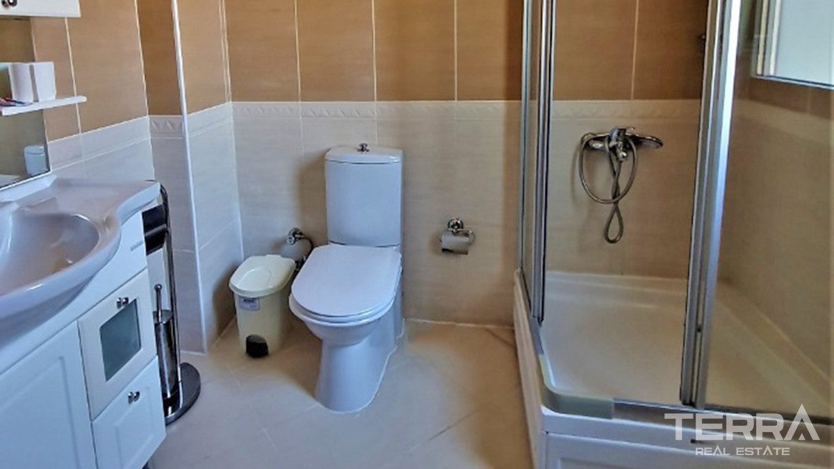 Resale Villa with Swimming Pool and Furniture in Fethiye, Çalış - 55944