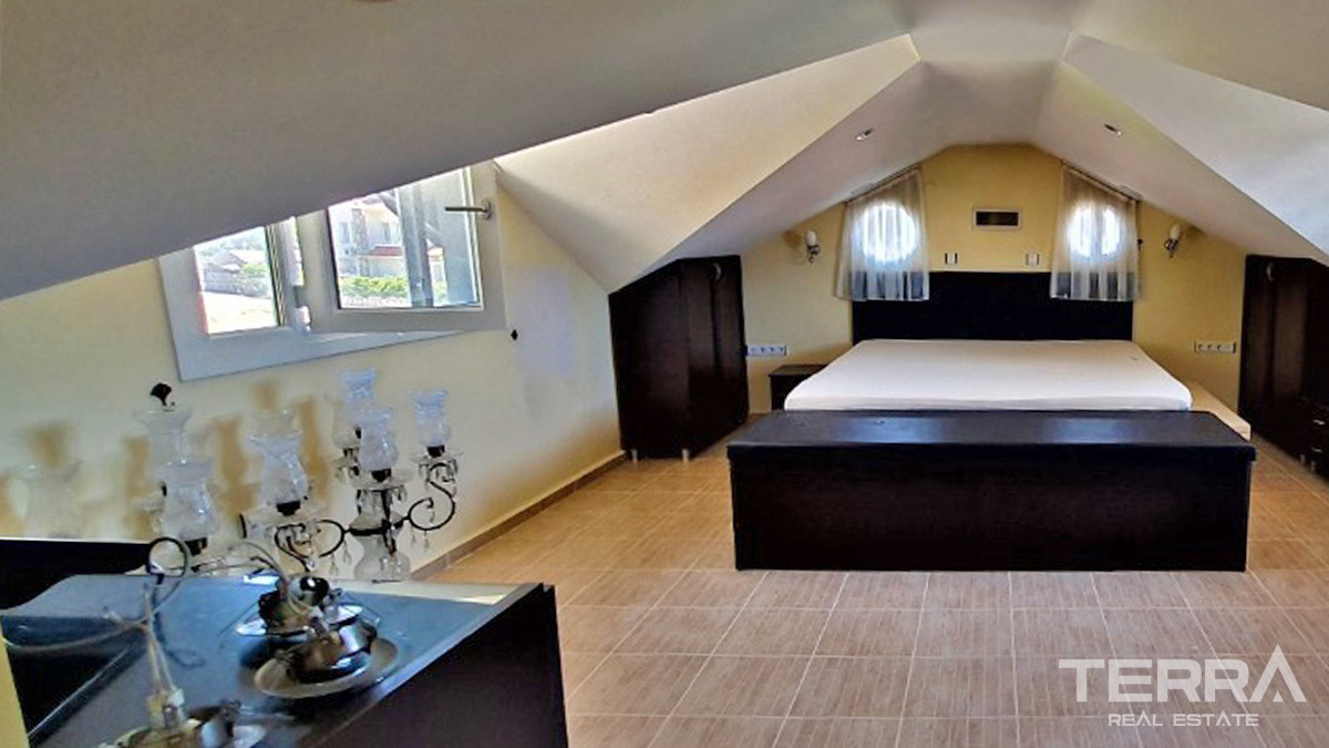 Resale Villa with Swimming Pool and Furniture in Fethiye, Çalış - 55945