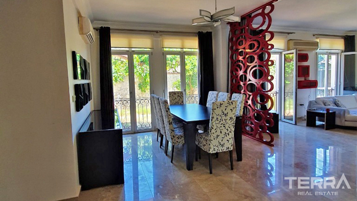 Resale Villa with Swimming Pool and Furniture in Fethiye, Çalış - 55947