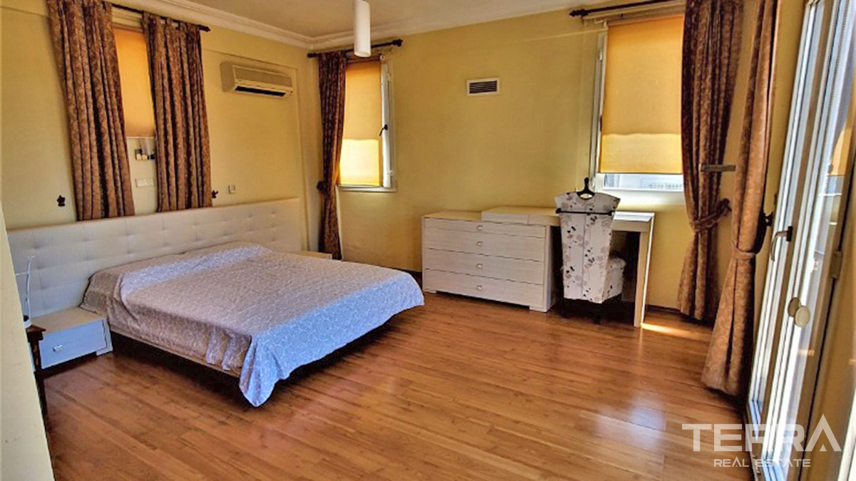 Resale Villa with Swimming Pool and Furniture in Fethiye, Çalış - 55951