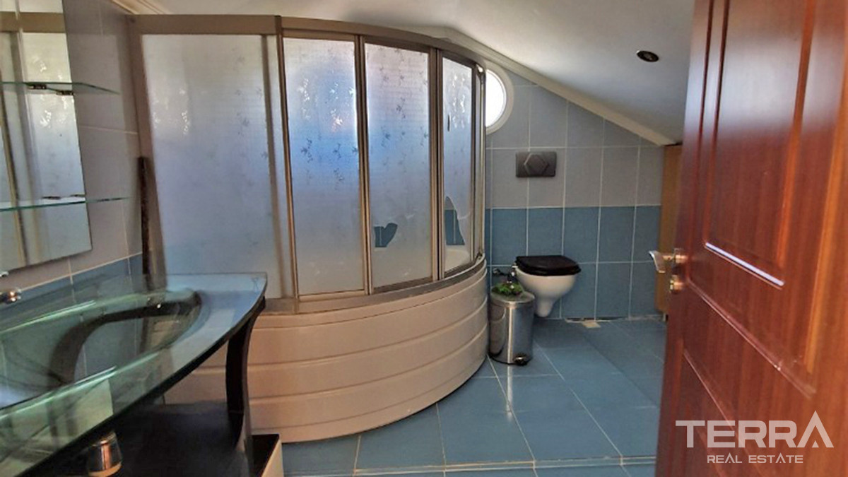 Resale Villa with Swimming Pool and Furniture in Fethiye, Çalış - 55953