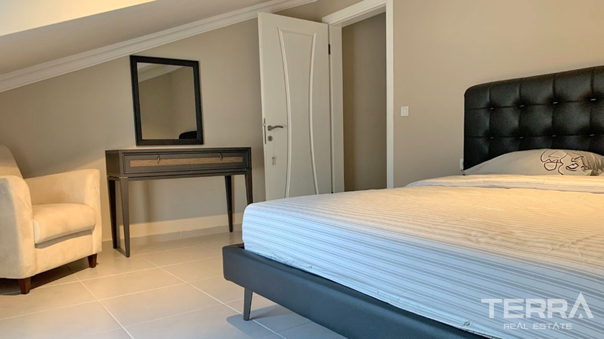 Furnished Resale Penthouse Apartment 150 m from the Sea in Fethiye - 57531
