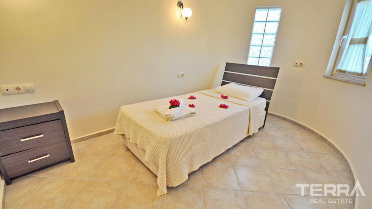 Resale Seafront Apartment in Fethiye, Çalış with Shared Swimming Pool - 57552