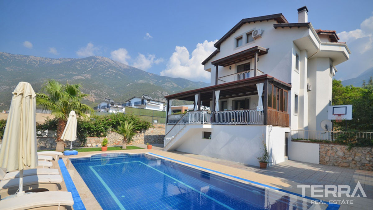 Resale Villa with Large Garden and Swimming Pool in Fethiye Ovacık - 57880