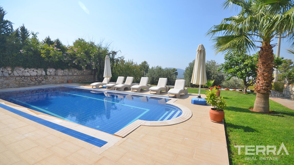 Resale Villa with Large Garden and Swimming Pool in Fethiye Ovacık - 57884