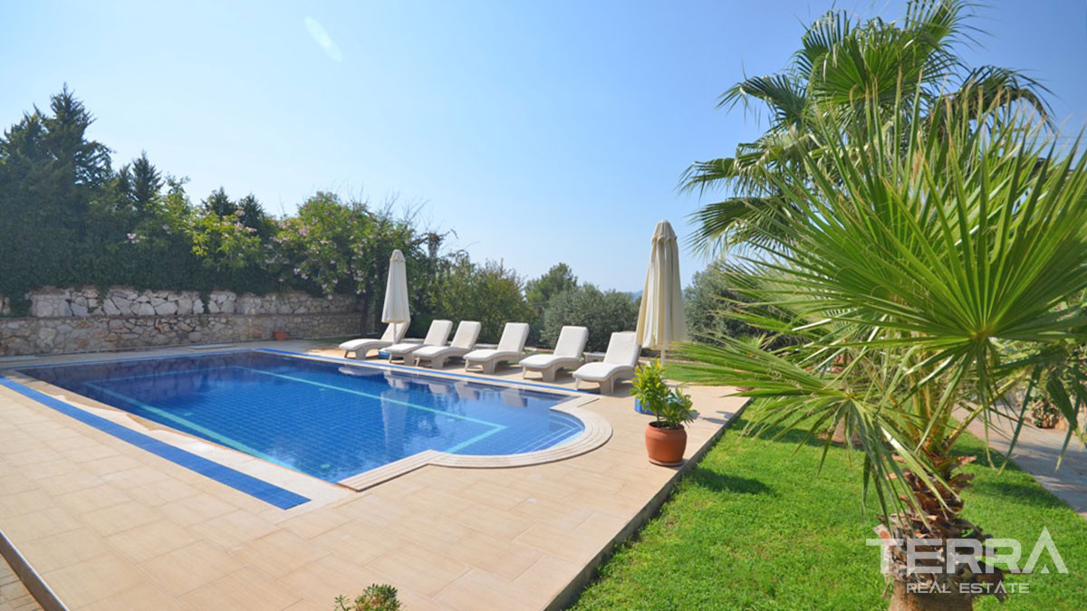Resale Villa with Large Garden and Swimming Pool in Fethiye Ovacık - 57885