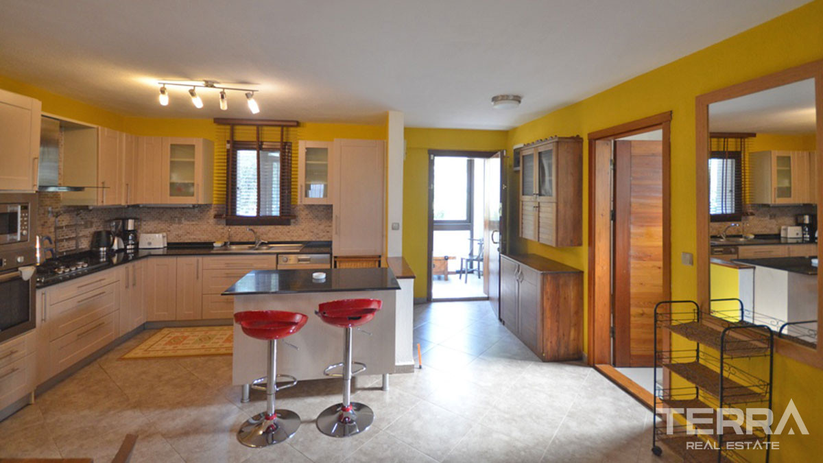 Resale Villa with Large Garden and Swimming Pool in Fethiye Ovacık - 57894