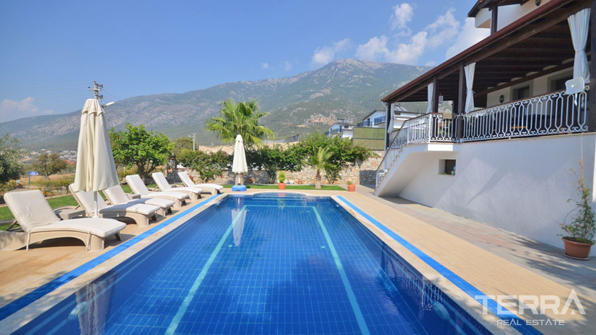 Resale Villa with Large Garden and Swimming Pool in Fethiye Ovacık - 57914