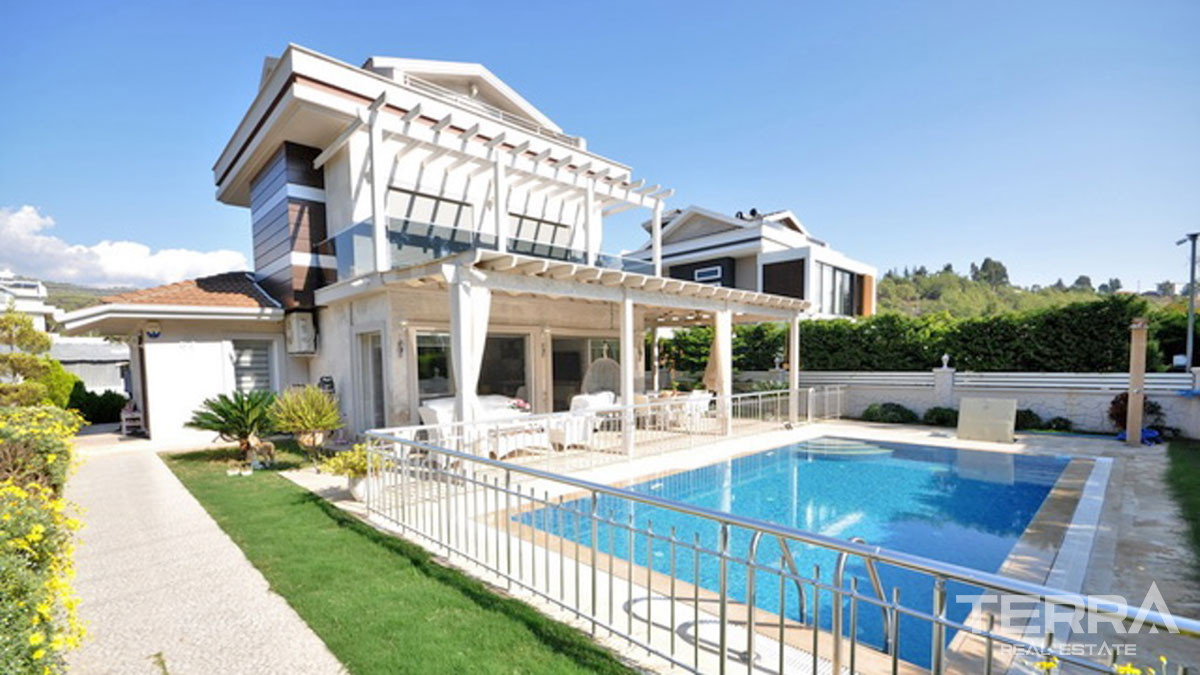 Luxury Villa with Private Garden and Pool in Fethiye Çalış