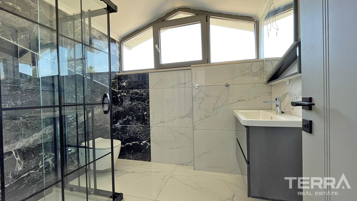 Semi Detached Luxury Villa Close to the Beach in Fethiye Çalış - 59086