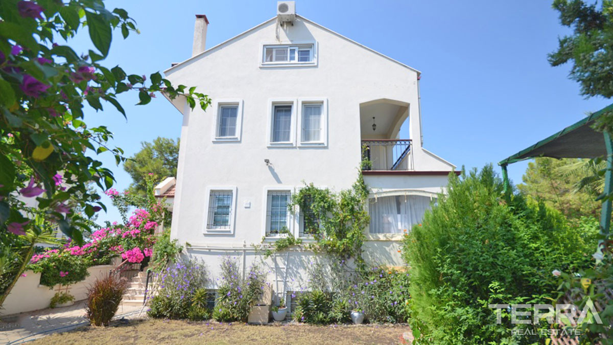 Large Detached Bargain Villa with Shared Pool in Çalış Fethiye - 59105