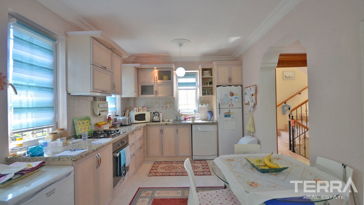 Large Detached Bargain Villa with Shared Pool in Çalış Fethiye - 59114