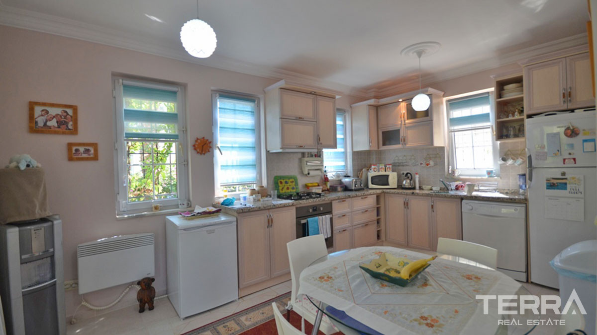 Large Detached Bargain Villa with Shared Pool in Çalış Fethiye - 59115