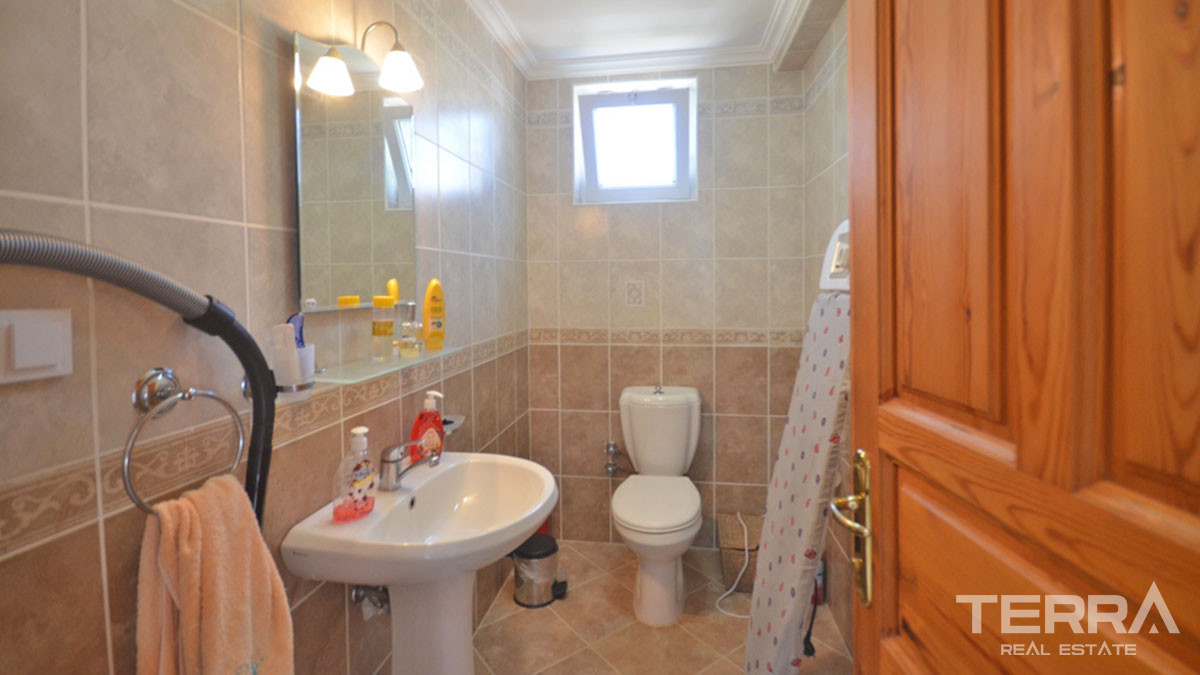 Large Detached Bargain Villa with Shared Pool in Çalış Fethiye - 59120