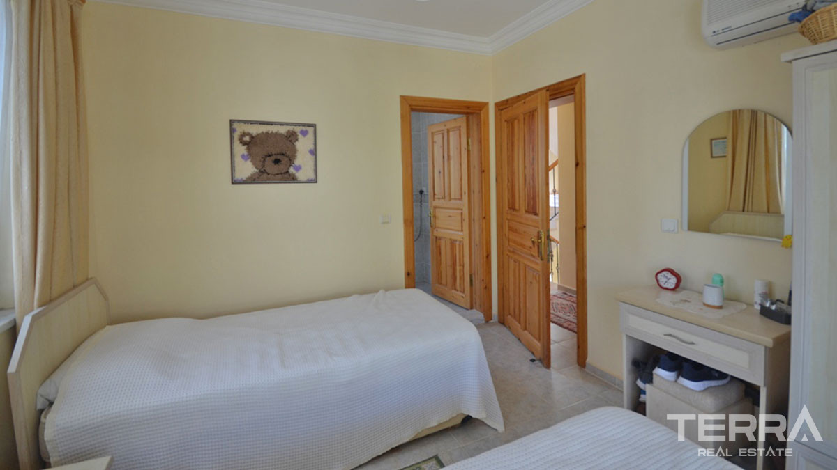 Large Detached Bargain Villa with Shared Pool in Çalış Fethiye - 59127