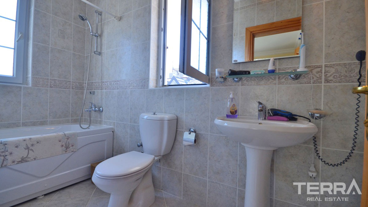Large Detached Bargain Villa with Shared Pool in Çalış Fethiye - 59128
