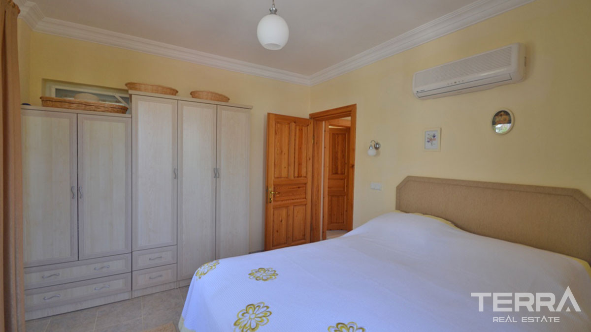 Large Detached Bargain Villa with Shared Pool in Çalış Fethiye - 59130