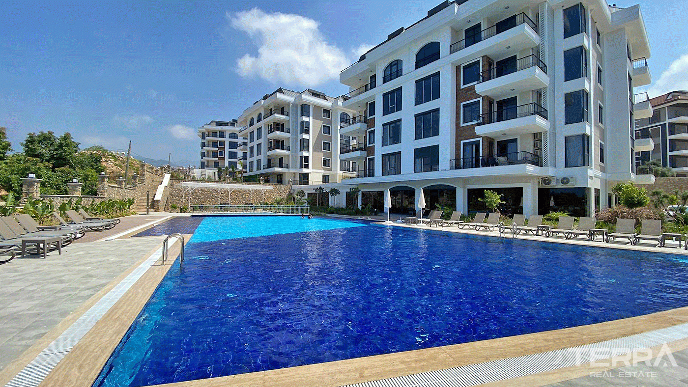 Spacious Apartments in Alanya Oba in the Luxury Complex with Amenities