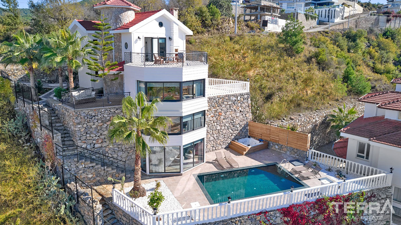 Detached and Furnished Villa in Kargıcak, Alanya with Sea View
