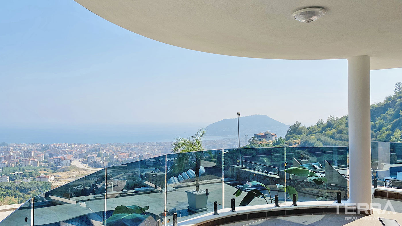 Tranquil and Spacious Alanya Villa Intertwined with Nature in Cikcilli - 70039