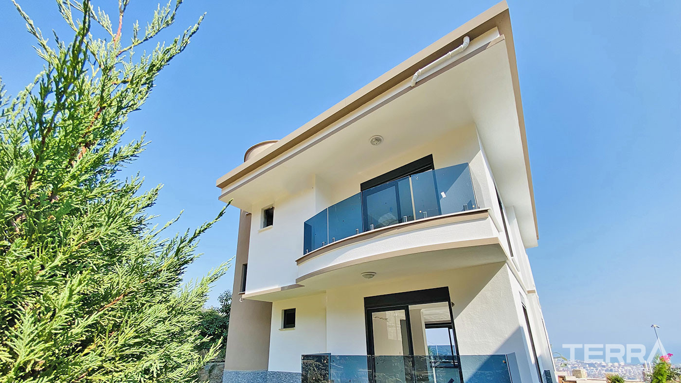 Tranquil and Spacious Alanya Villa Intertwined with Nature in Cikcilli - 70043