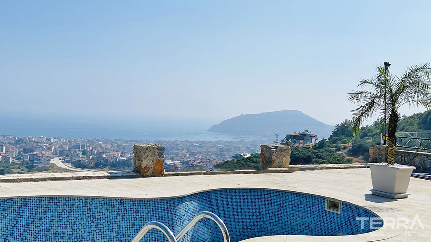 Tranquil and Spacious Alanya Villa Intertwined with Nature in Cikcilli - 70048