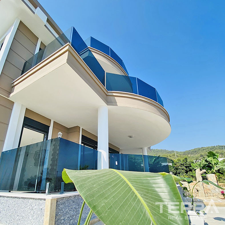 Tranquil and Spacious Alanya Villa Intertwined with Nature in Cikcilli - 70053