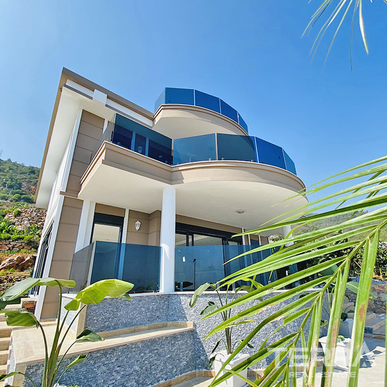 Tranquil and Spacious Alanya Villa Intertwined with Nature in Cikcilli - 70054