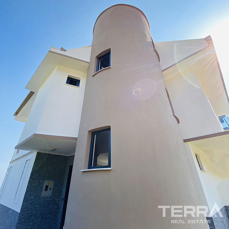 Tranquil and Spacious Alanya Villa Intertwined with Nature in Cikcilli - 70060