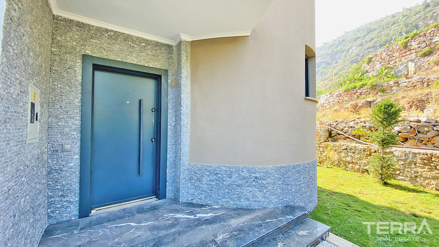 Tranquil and Spacious Alanya Villa Intertwined with Nature in Cikcilli - 70064