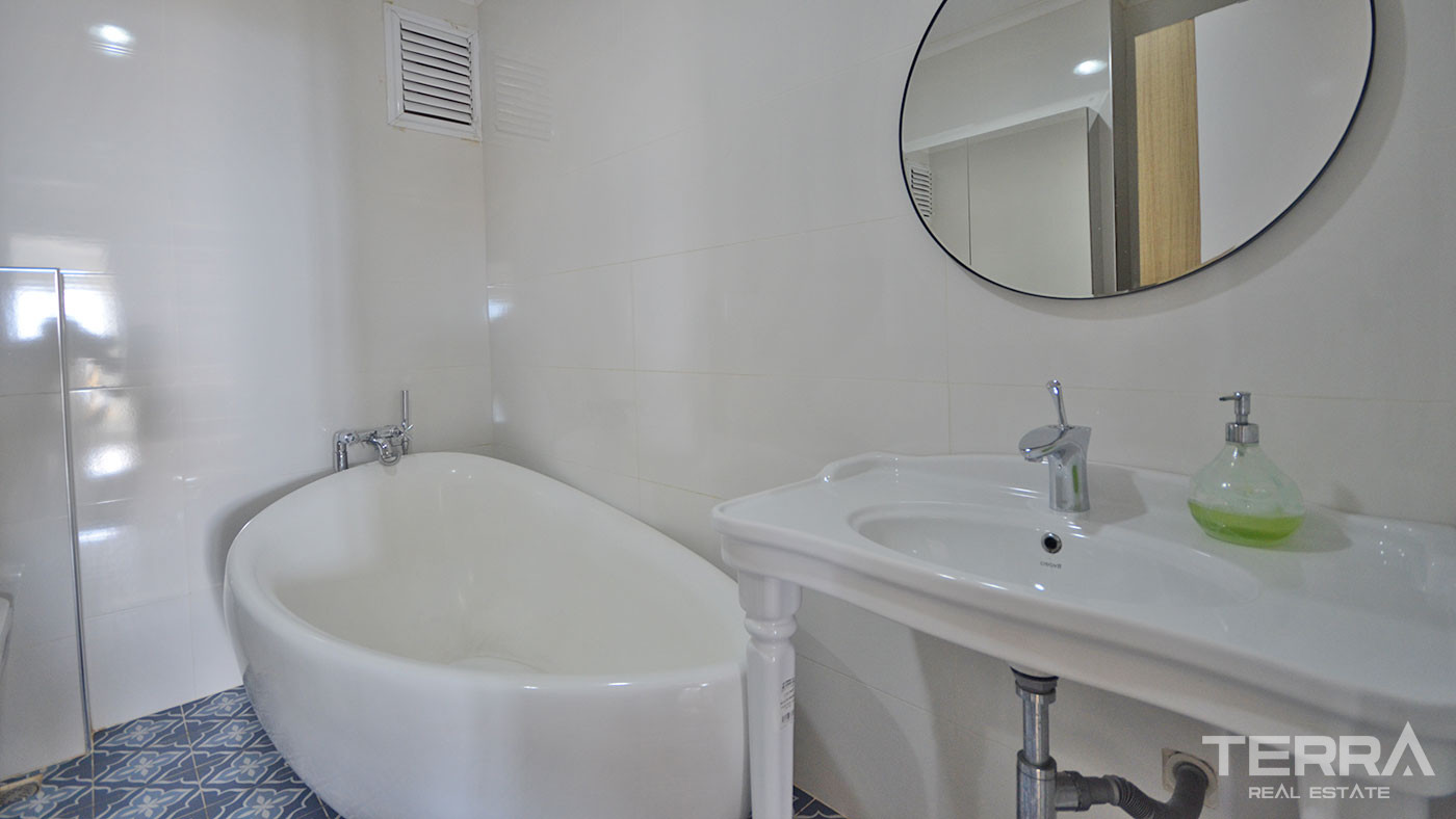 4+1 Resale Flat in Cikcilli, Alanya with Extensive Social Facilities - 70005