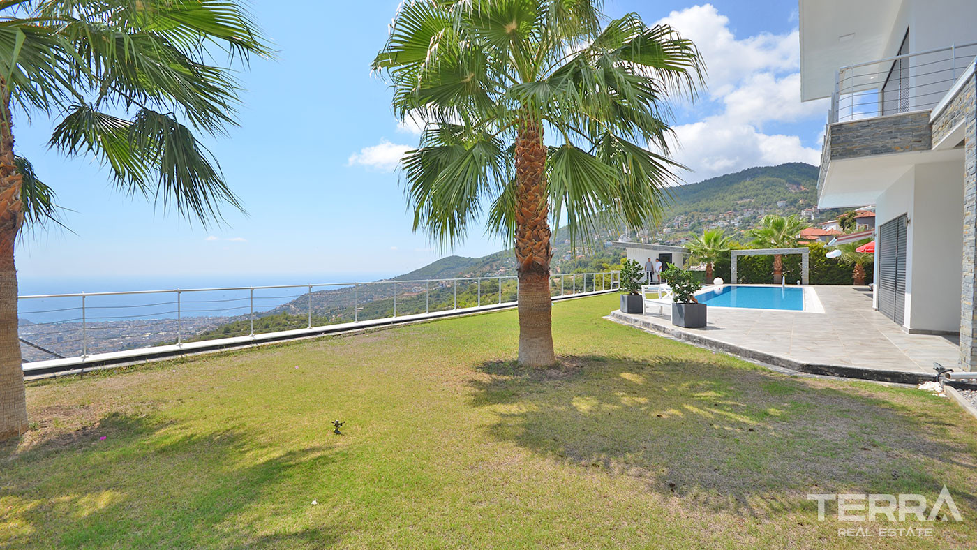 Luxury Furnished Resale Villa with 1600 m2 Land Plot in Tepe, Alanya - 70071