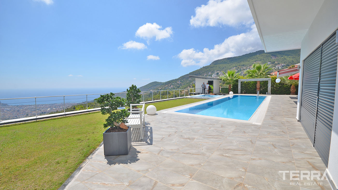 Luxury Furnished Resale Villa with 1600 m2 Land Plot in Tepe, Alanya - 70072