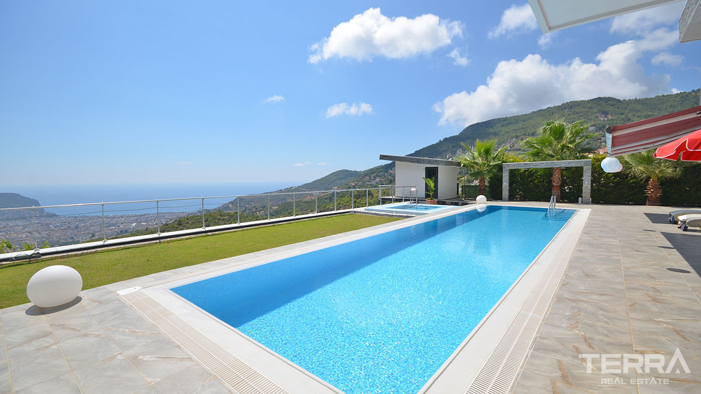 Luxury Furnished Resale Villa with 1600 m2 Land Plot in Tepe, Alanya