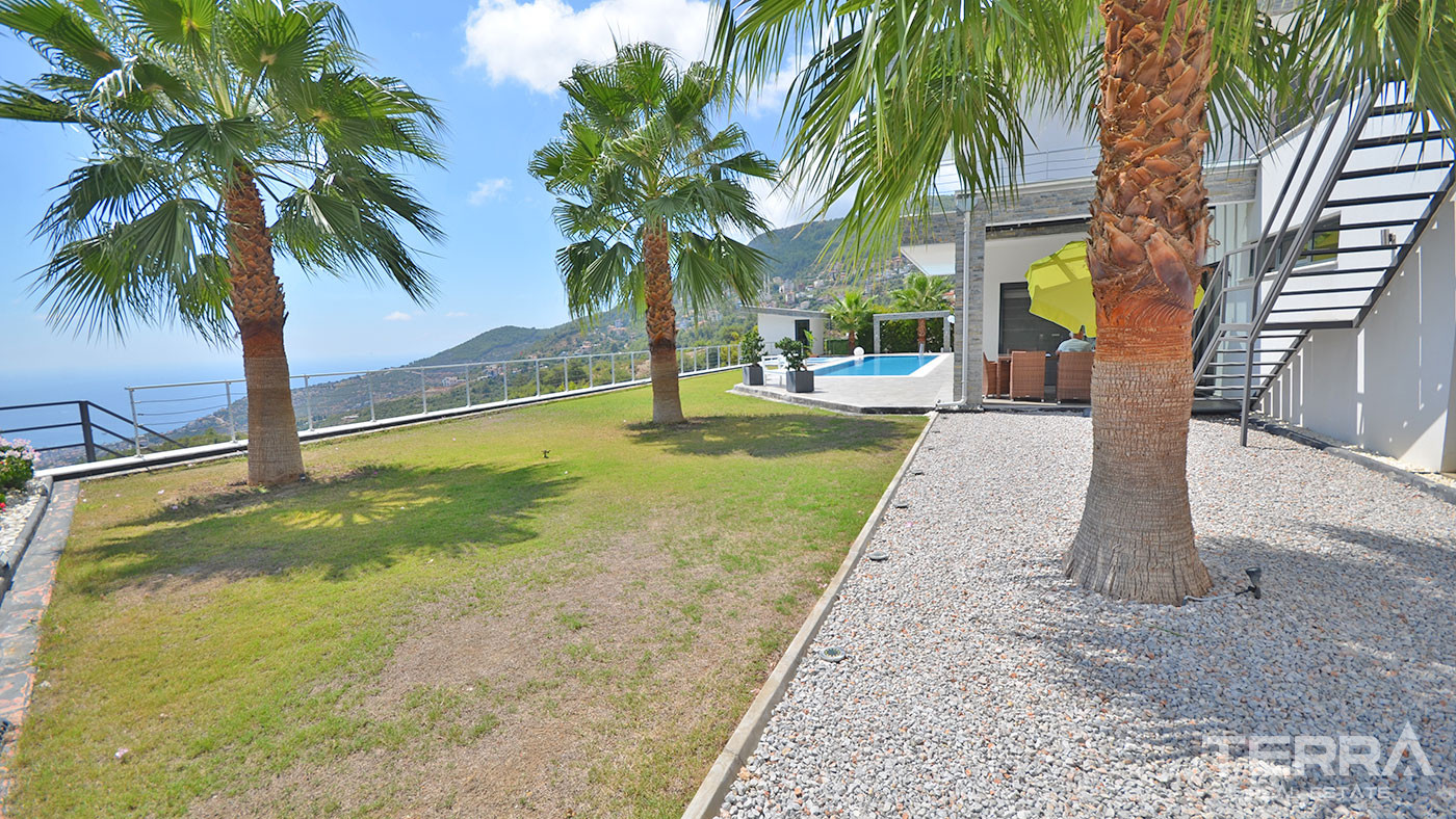 Luxury Furnished Resale Villa with 1600 m2 Land Plot in Tepe, Alanya - 70078