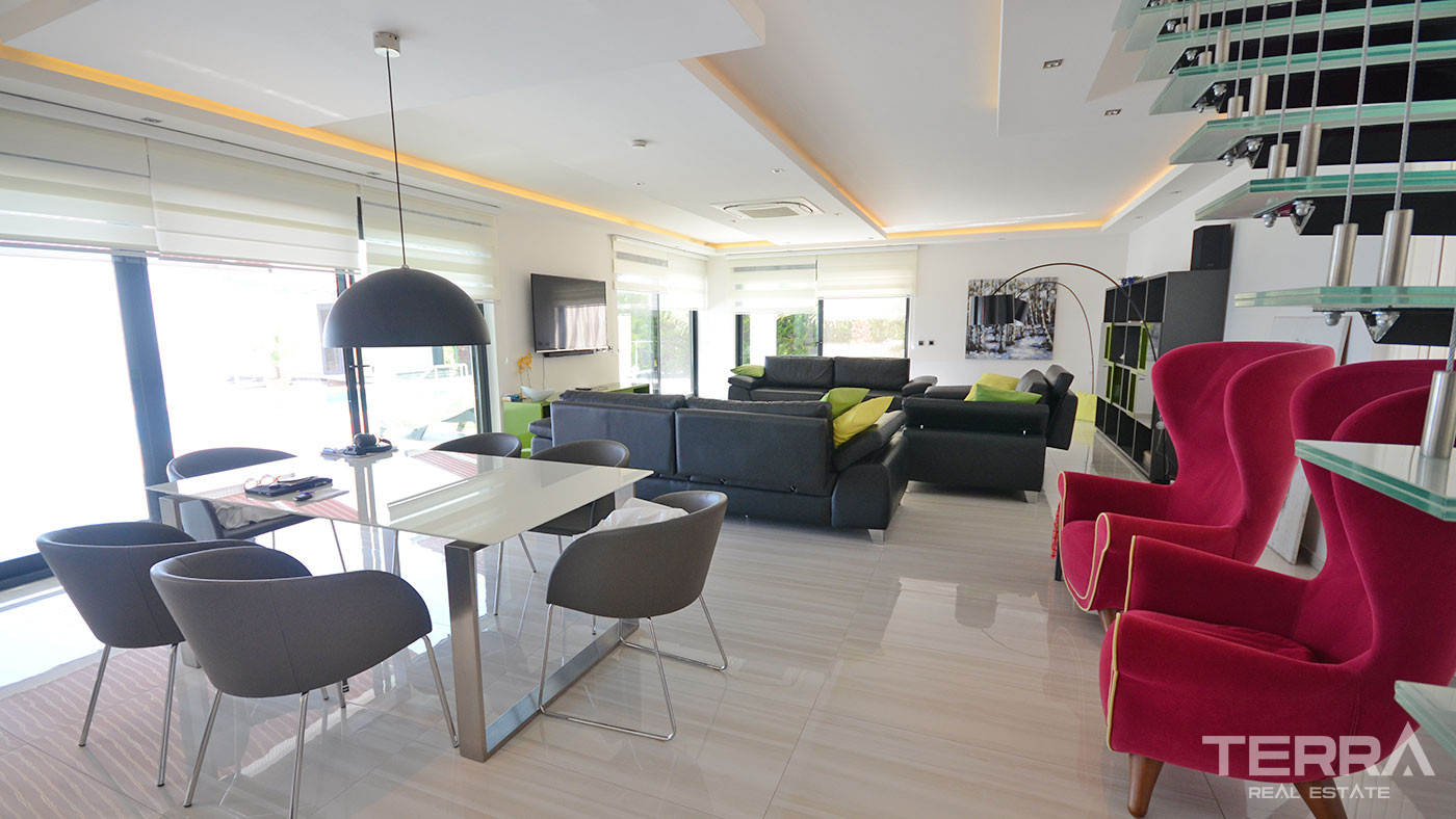 Luxury Furnished Resale Villa with 1600 m2 Land Plot in Tepe, Alanya - 70097