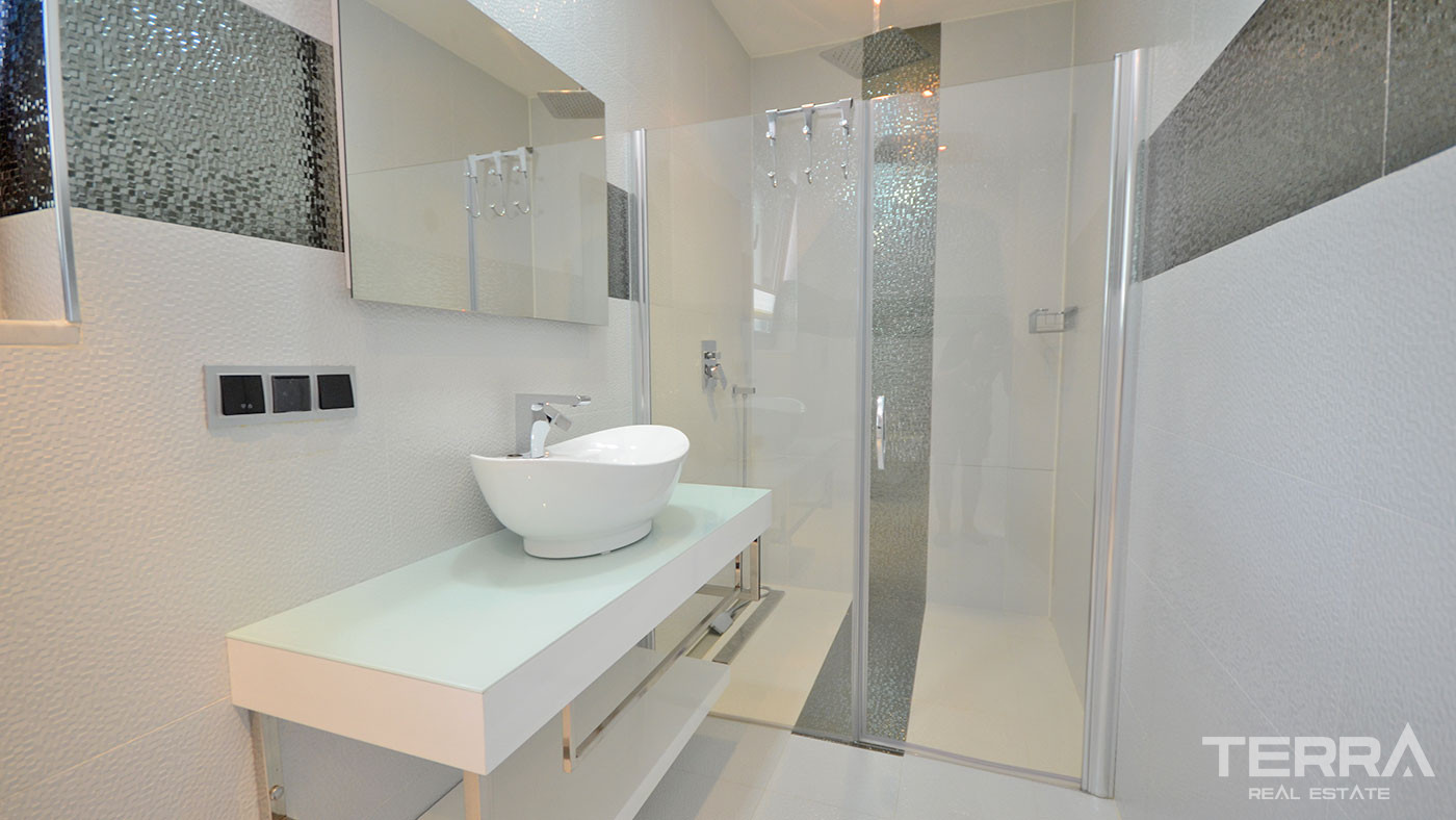 Luxury Furnished Resale Villa with 1600 m2 Land Plot in Tepe, Alanya - 70100