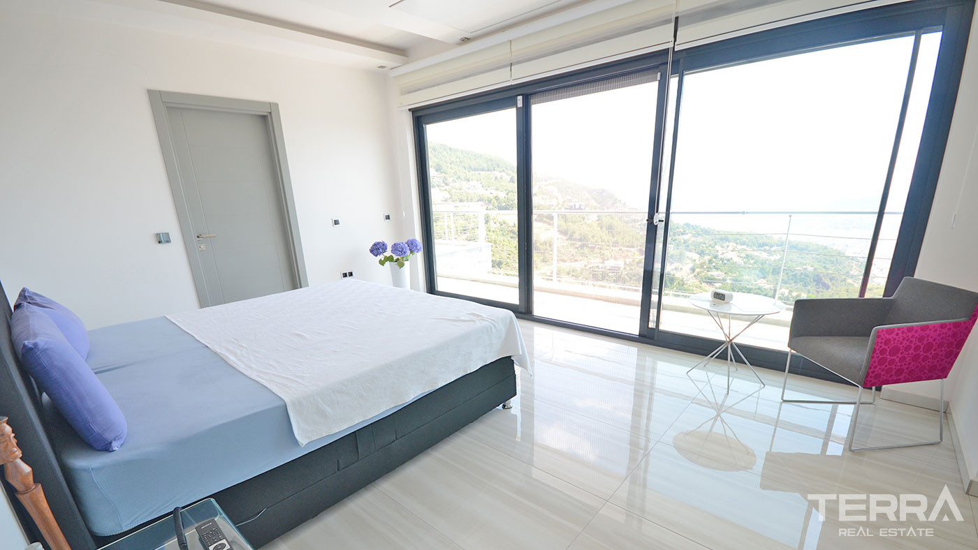 Luxury Furnished Resale Villa with 1600 m2 Land Plot in Tepe, Alanya - 70102